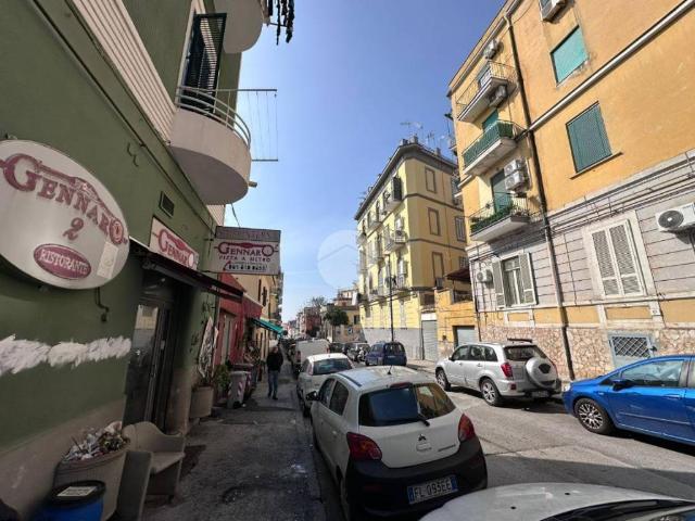 Locale Commerciale in affitto a Municipalità 10, Campania