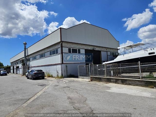 Locale Commerciale in affitto a Municipalità 7, Campania