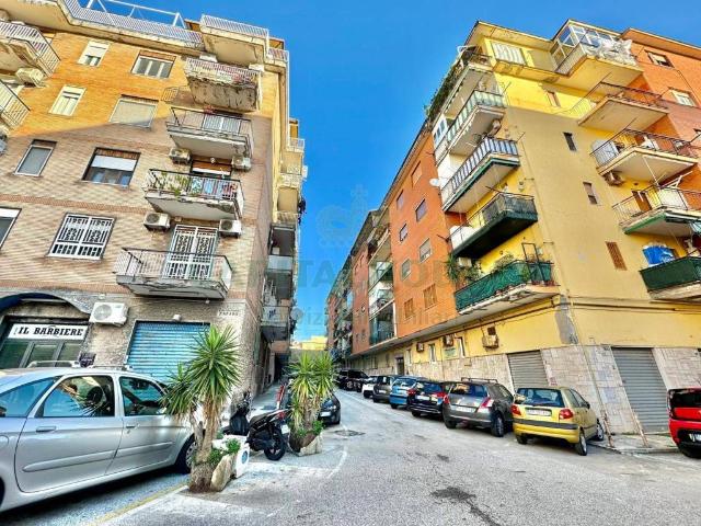Locale Commerciale in affitto a Municipalità 10, Campania