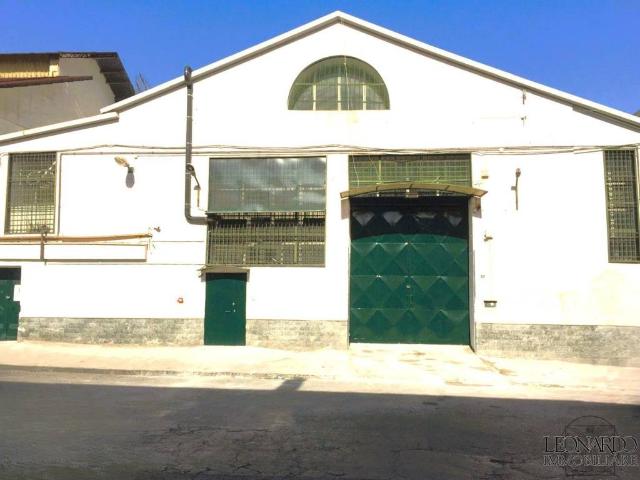 Locale Commerciale in affitto a Municipalità 4, Campania