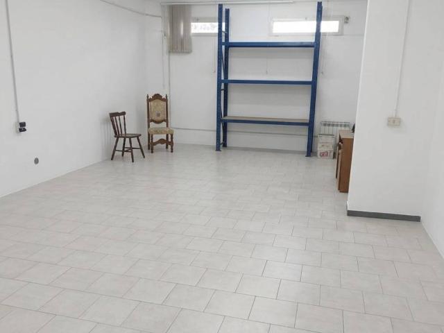 Locale Commerciale in affitto a Municipalità 10, Campania