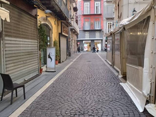 Locale Commerciale in affitto a Municipalità 1, Campania