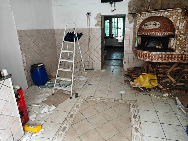 Locale Commerciale in affitto a Municipalità 7, Campania