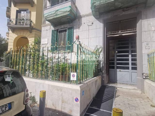 Locale Commerciale in affitto a Municipalità 5, Campania