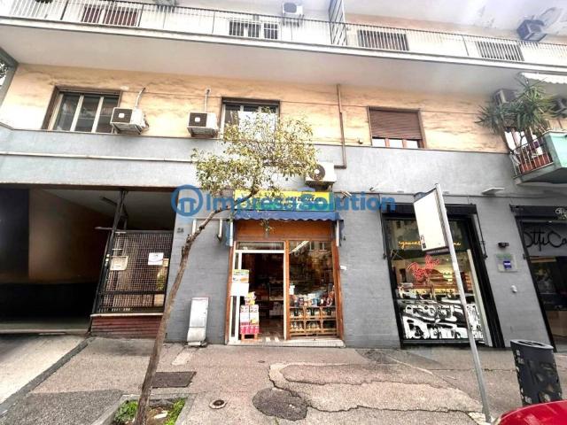 Locale Commerciale in affitto a Municipalità 5, Campania