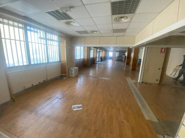 Locale Commerciale in affitto a Camaldoli, Campania