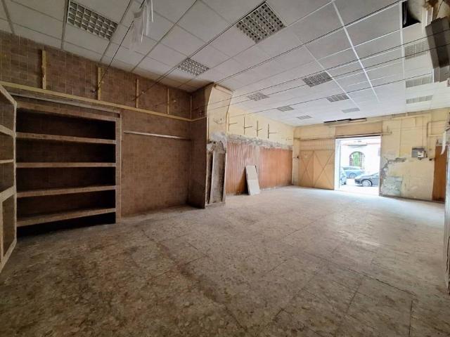 Locale Commerciale in affitto a Municipalità 7, Campania