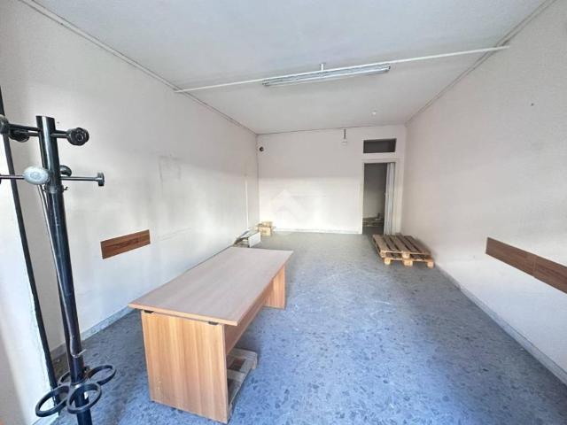 Locale Commerciale in affitto a Municipalità 7, Campania