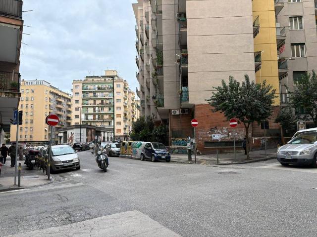 Locale Commerciale in affitto a Municipalità 5, Napola