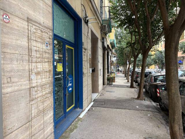 Locale Commerciale in affitto a Municipalità 5, Campania