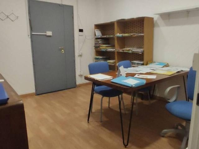 Locale Commerciale in affitto a Municipalità 3, Campania