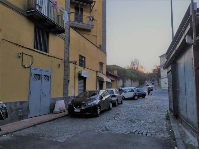 Locale Commerciale in affitto a Municipalità 10, Campania