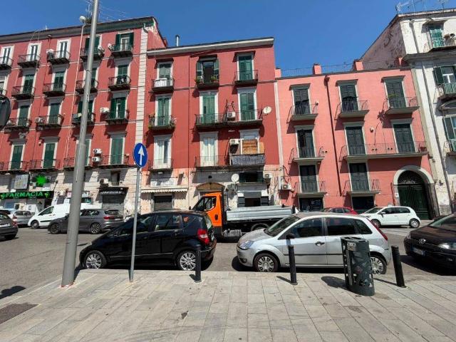 Locale Commerciale in affitto a Municipalità 1, Campania
