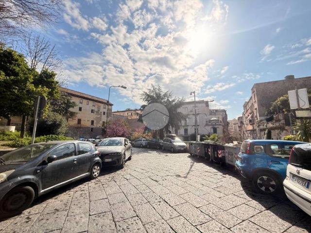 Locale Commerciale in affitto a Municipalità 3, Campania