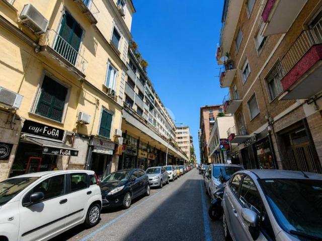 Locale Commerciale in affitto a Municipalità 5, Campania