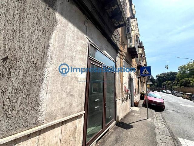Locale Commerciale in affitto a Municipalità 3, Campania