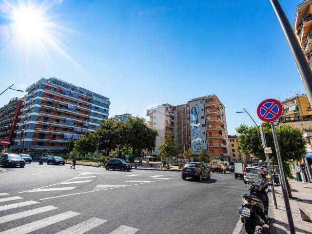Locale Commerciale in affitto a Municipalità 5, Campania