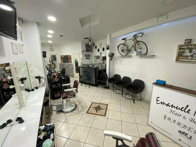 Locale Commerciale in affitto a Camaldoli, Campania