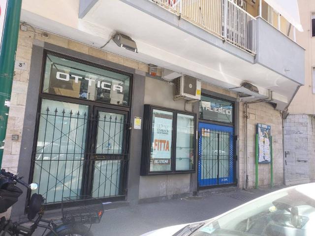 Locale Commerciale in affitto a Municipalità 5, Campania