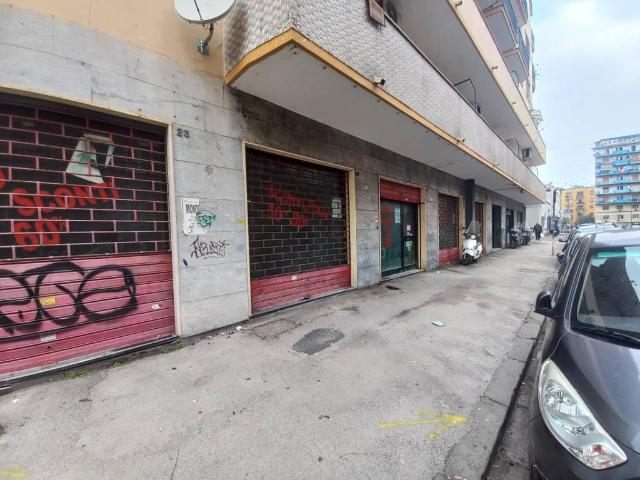Locale Commerciale in affitto a Municipalità 4, Arenaccia