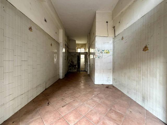 Locale Commerciale in affitto a Municipalità 5, Campania