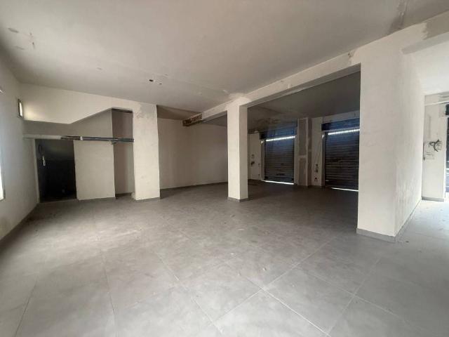 Locale Commerciale in affitto a Camaldoli, Campania