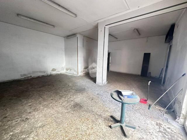 Locale Commerciale in affitto a Municipalità 7, Miano