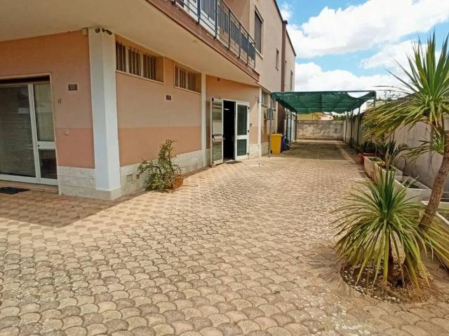Locale Commerciale in affitto a Puglia, Lecce