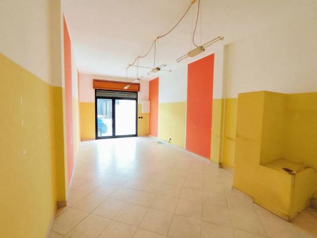 Locale Commerciale in affitto a Puglia, Lecce