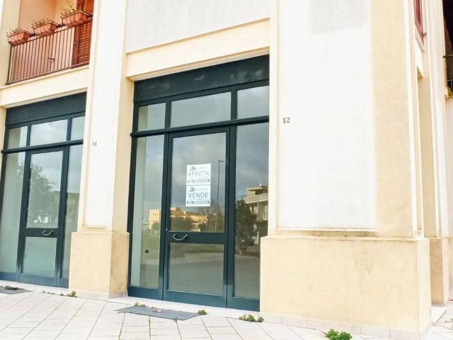 Locale Commerciale in affitto a Puglia, Lecce