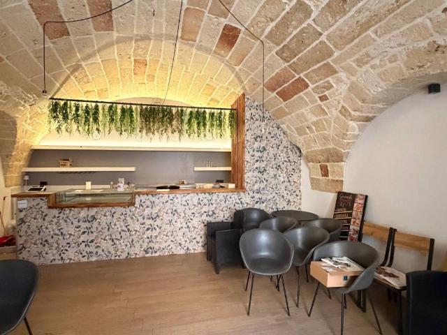 Locale Commerciale in affitto a Puglia, Lecce