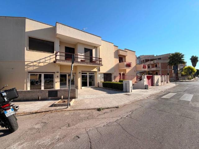 Locale Commerciale in affitto a Puglia, Lecce