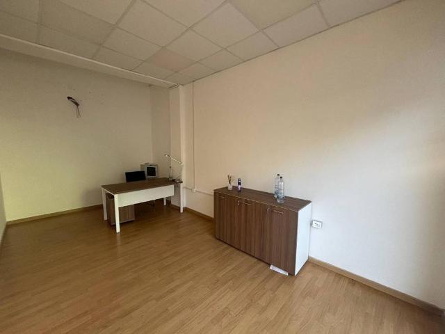 Locale Commerciale in affitto a Narni, Umbria