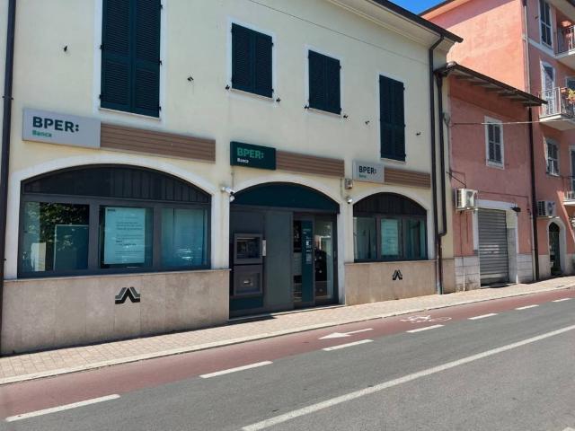 Locale Commerciale in affitto a Narni, Umbria