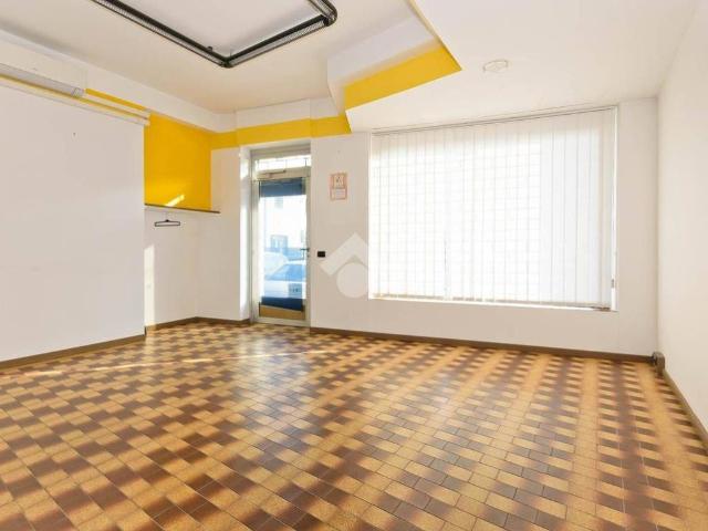 Locale Commerciale in affitto a Piemonte, Cuneo