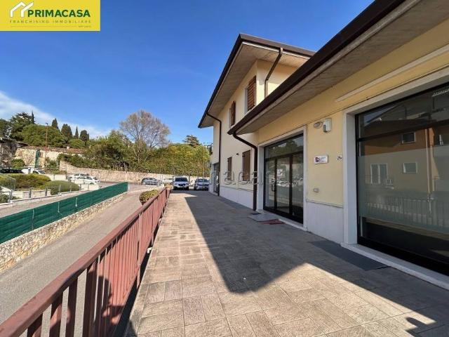 Locale Commerciale in affitto a Negrar, Veneto