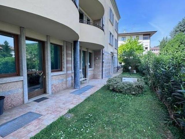 Locale Commerciale in affitto a Vigolo, Negrar