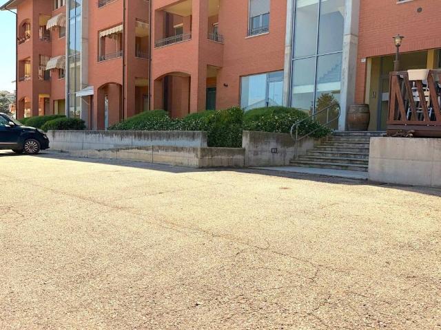 Locale Commerciale in affitto a Piemonte, Cuneo