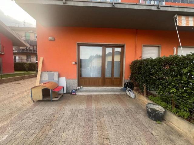 Locale Commerciale in affitto a Piazzo, Nembro