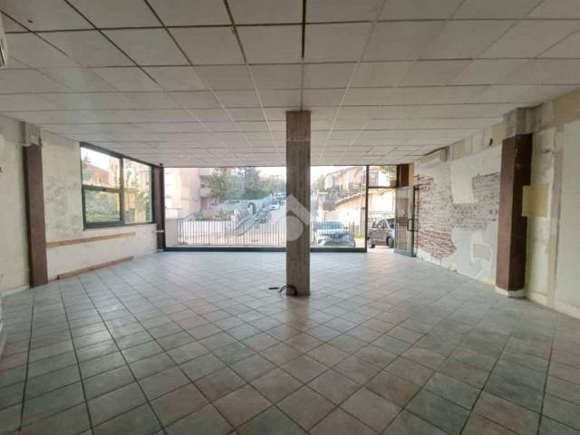 Locale Commerciale in affitto a Unione dei Comuni della Val Vibrata, Nereto