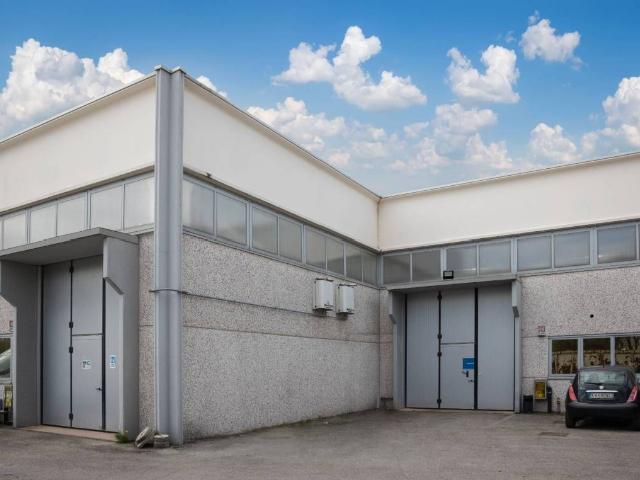 Locale Commerciale in affitto a Nervesa Della Battaglia, Veneto