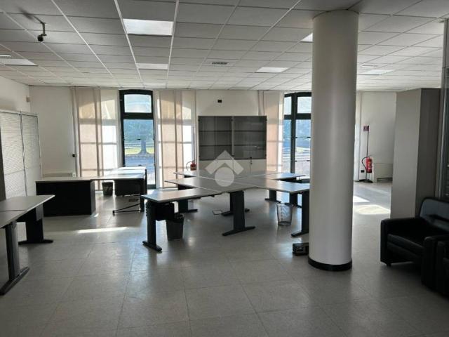 Locale Commerciale in affitto a Nervesa Della Battaglia, Veneto