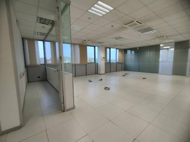Locale Commerciale in affitto a Nerviano, Lombardia