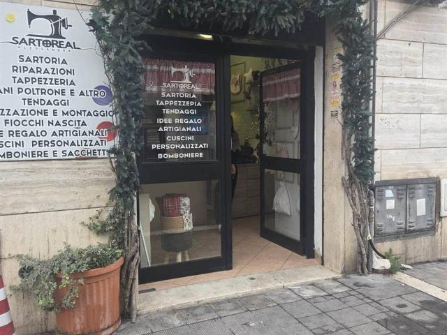 Locale Commerciale in affitto a Borgo Medievale, Roma Capitale