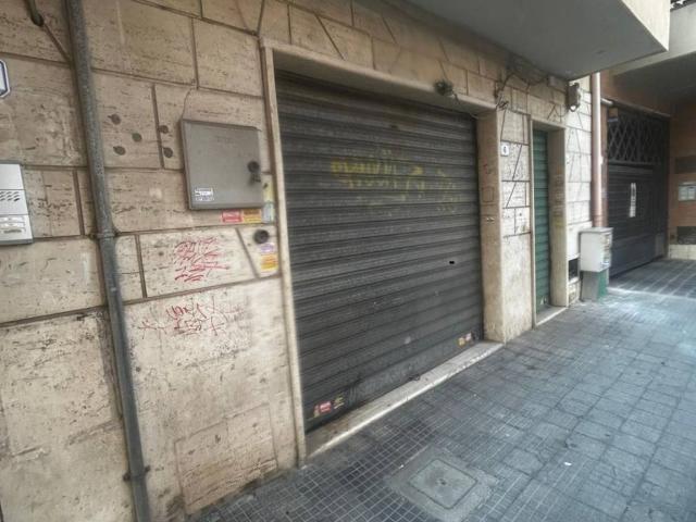 Locale Commerciale in affitto a Borgo Medievale, Roma Capitale