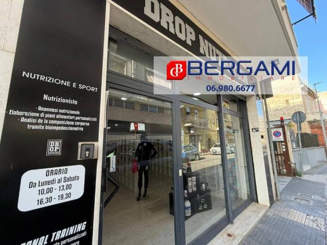Locale Commerciale in affitto a Borgo Medievale, Roma Capitale