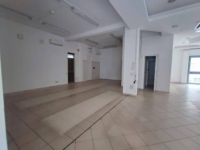 Locale Commerciale in affitto a Borgo Medievale, Nettuno