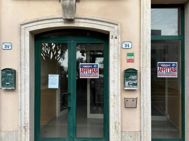 Locale Commerciale in affitto a Borgo Medievale, Roma Capitale
