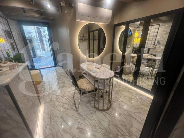 Locale Commerciale in affitto a Borgo Medievale, Roma Capitale