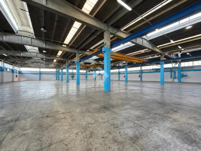 Locale Commerciale in affitto a Nibionno, Lombardia